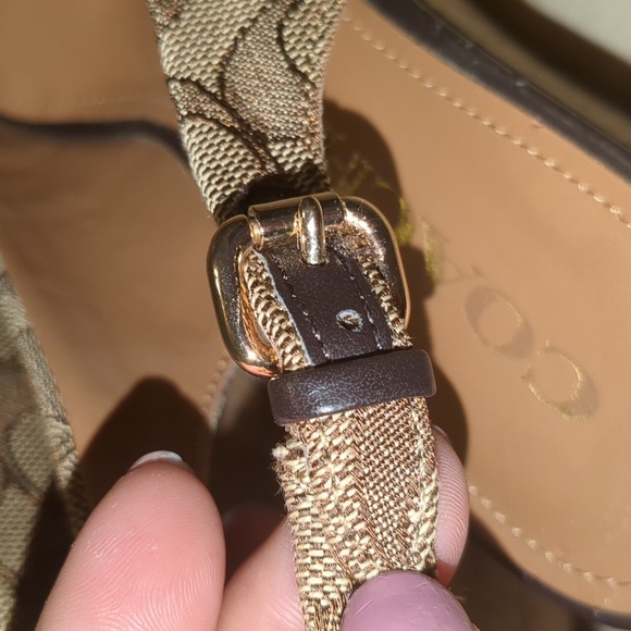 COACH WEDGE SANDALS- EXCELLENT CONDITION THESE ARE BEAUTIFUL ๐คฉ - Picture 8 of 8